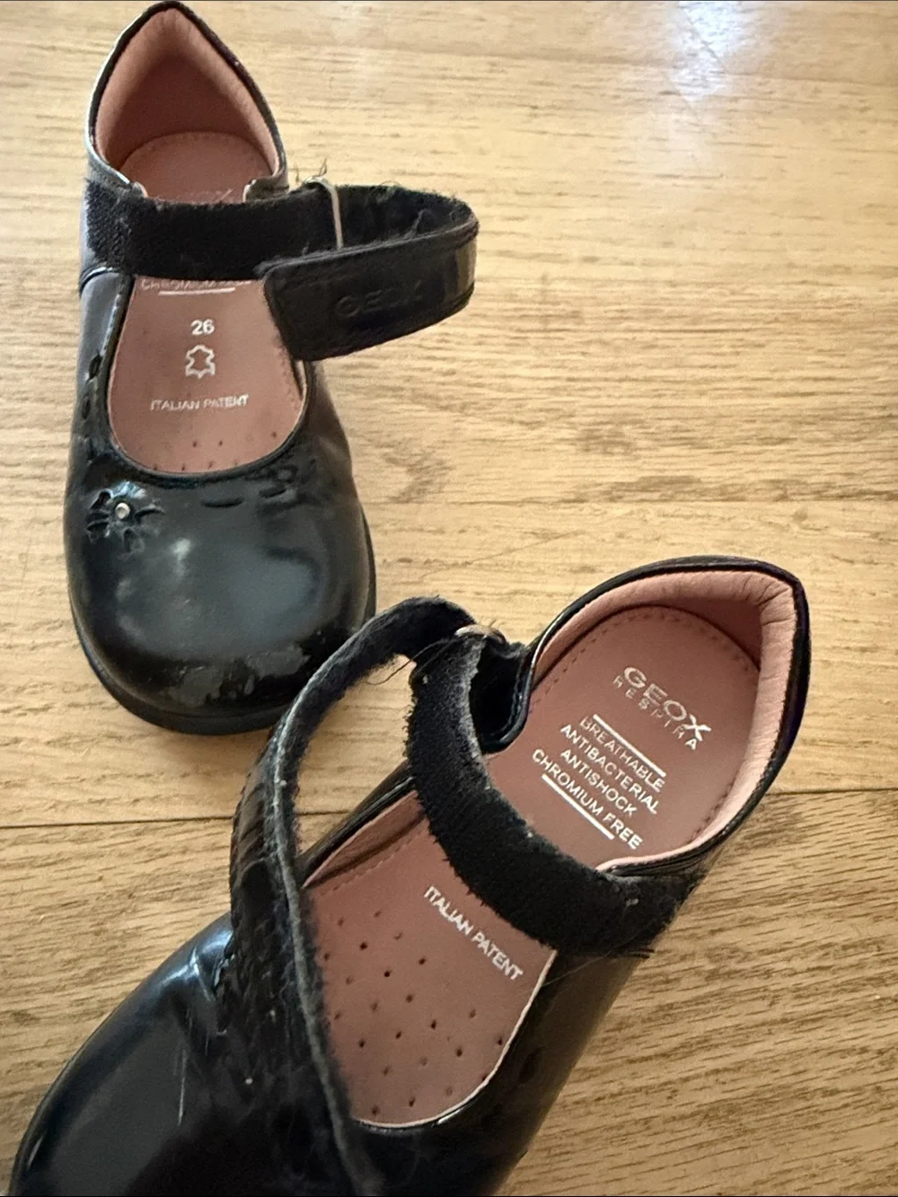 GEOX Respira Girls Black Patent Mary Jane non-marking Anti-shock Shoes EUR sz 26